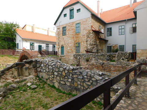 Török udvar, 16. századi török fürdő maradványai - Székesfehérvár