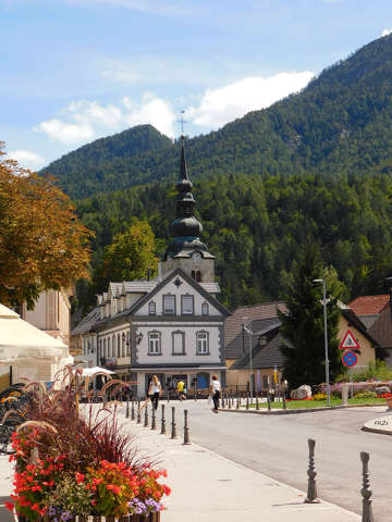 Templom Kranjska Gora városban a Triglav lávánál, Szlovénia