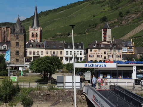 Németország,Bacharach látképe a rajnai hajóról