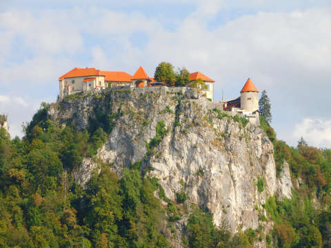 Bledi vár a sziklaszirten - Szlovénia
