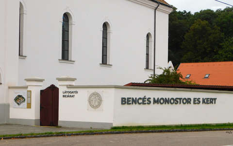 Szent Mauríciusz Monostor - Bakonybél