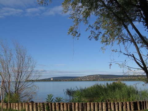 Parti sétány Balatonfűzfőn.