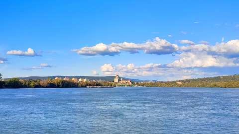 Esztergom a Dunáról