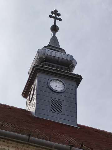 Vác, óra, kereszt, épület