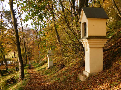 Bakonybéli Borostyán-kút (Szent-kút), Szent Gellért-kápolna és kálvária