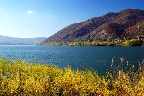 címlapfotó hegy tó ősz