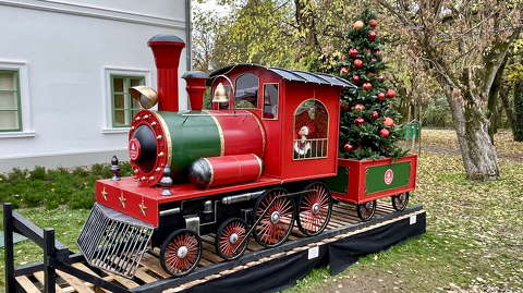 címlapfotó karácsonyfa karácsonyi dekoráció mozdony