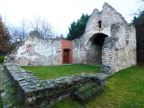 Balatonfűzfői Mámai templomrom