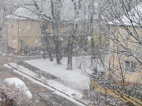 Esik a hó nagy csomóban... Balatonfűzfő