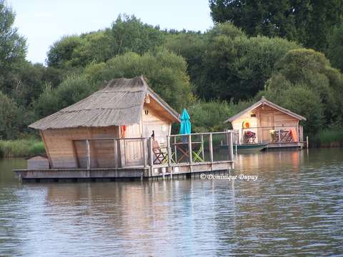 Village Flottant à Pressac - France