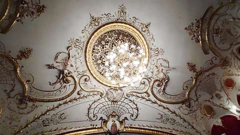 Kecskeméti Katona József Színház .mennyezete.