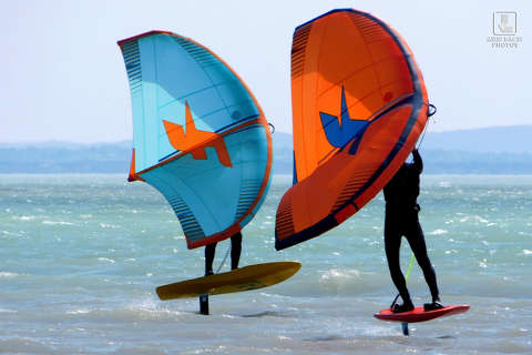 A Naish Wing-Surfer egy felfújható szárny. A windsurf és a kiteszörf keresztezése, de kötélzet nélkül!