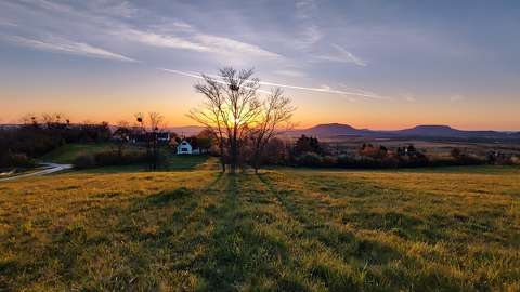 Tanú-hegyek napkeltével