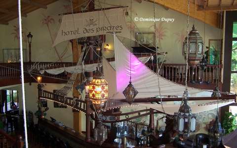 Bar de l'hôtel des Pirates - Parc Nigloland à Dolancourt - France