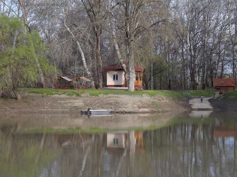 címlapfotó ház tó tükröződés