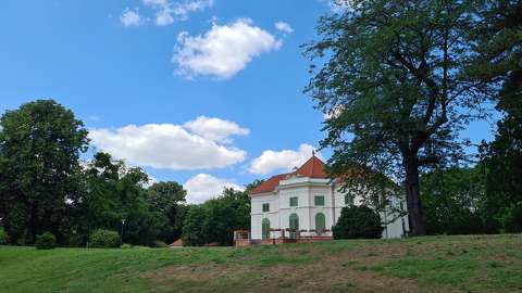 Tata-Angol Park