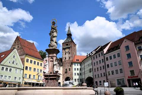 címlapfotó szobor tér