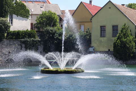 Tapolca, szökőkút, nyár, tó
