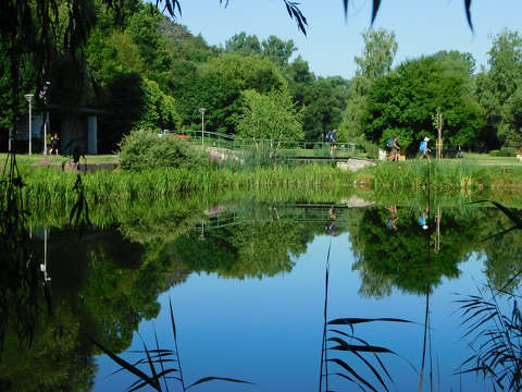 Tükröződés a Séd-völgyben, Veszprém, Kolostorok és kertek park