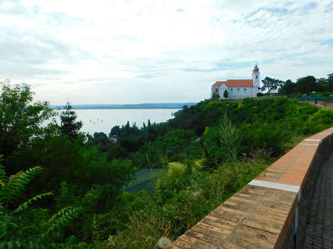 Tihanyi Bencés Apátság és a Balaton