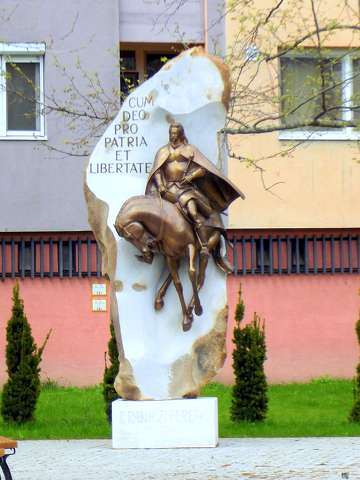 II. Rákóczi Ferenc lovasszobra Székesfehérváron.