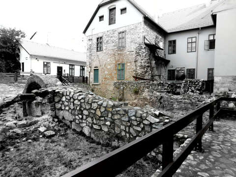 Török udvar, 16. századi török fürdő maradványai - Székesfehérvár - fekete -fehér