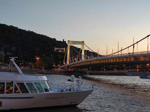 budapest duna erzsébet híd folyó