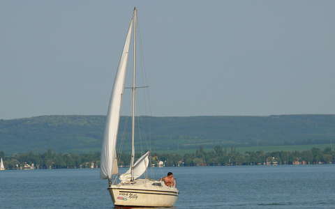 Vitorlás a Balatonon