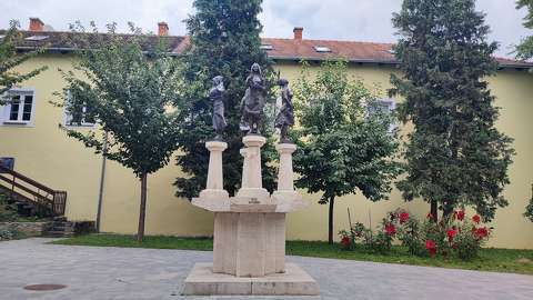 Tapolca 4 évszak szobra