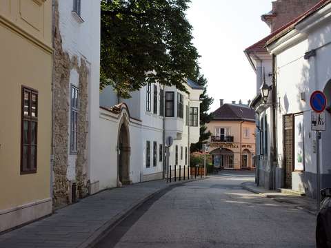 címlapfotó magyarország székesfehérvár utca