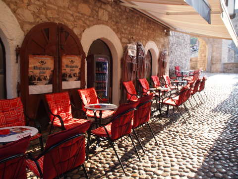 hajnal a kávézónál-Mostar