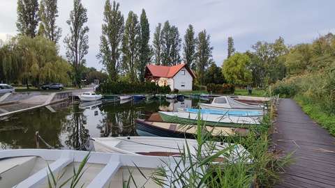 Balatongyörök csónak kikötő