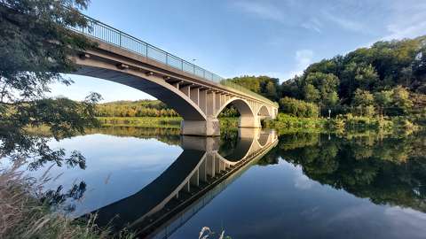 folyó híd tükröződés