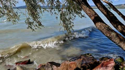 balaton hullám magyarország tó
