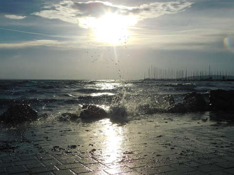 Balatonkenese, hullámzó Balaton
