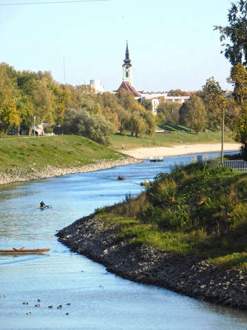 Baja, Sugovica holtág, Türr Emlékmű part