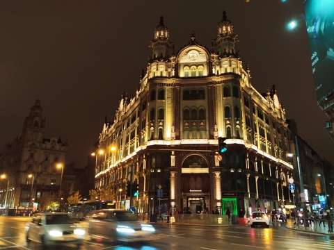Párizsi udvar, Budapest