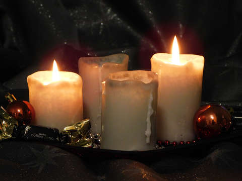 Advent második vasárnapja közeleg - karácsonyi dekoráció.