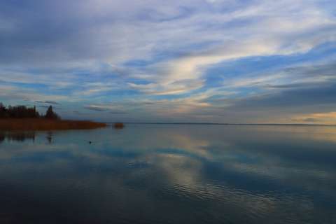 Pasztell színekben pompázó Balaton.