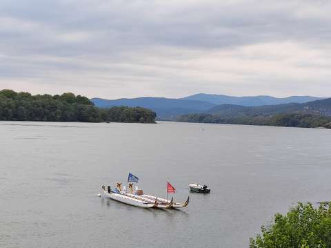 Vác, Duna, hegy, erdő, hajó