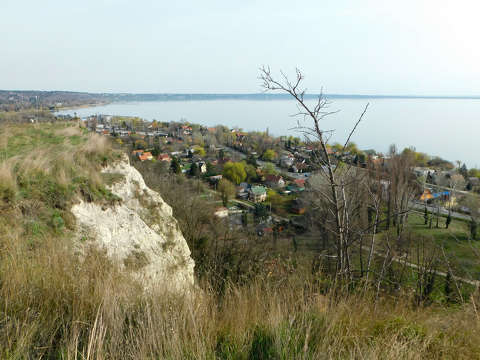 Balatonkenesei löszfal a Soós-hegyről