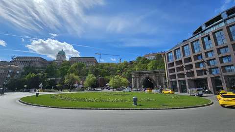 Clark Ádám tér