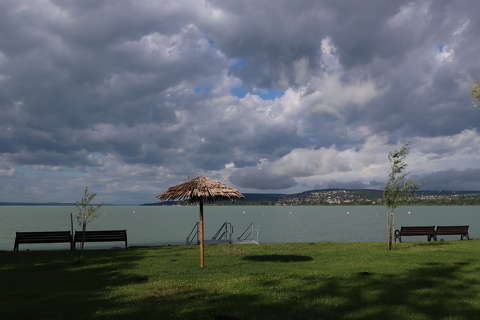 Balatonfűzfő Fövenyfürdő strand.