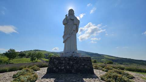 Tarcal Áldó Krisztus szobor