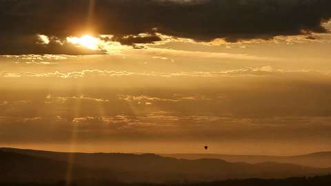 felhő fény hőlégballon naplemente