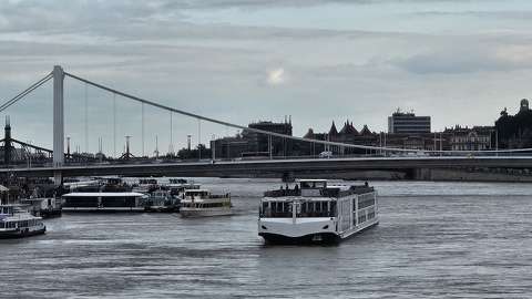 budapest duna folyó hajó