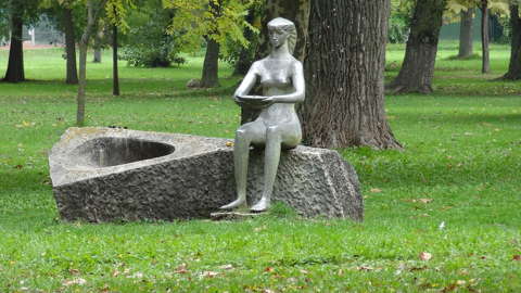 Balatonalmádi, Öreg park, szobor