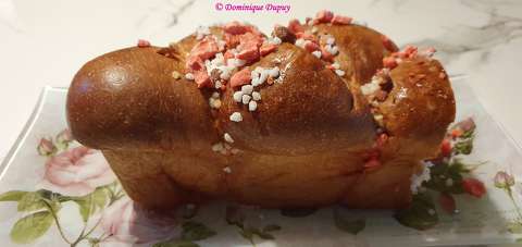 Brioche aux pralines roses