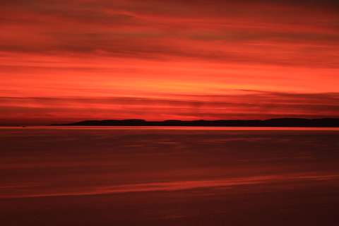 Vörösben ízzó Balaton.