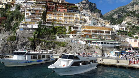 amalfi-part címlapfotó hajó olaszország